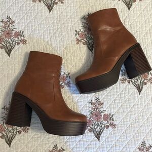 brown platform boots 🤎